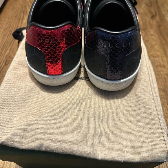 Men’s Gucci Sneakers - Picture 5 of 5
